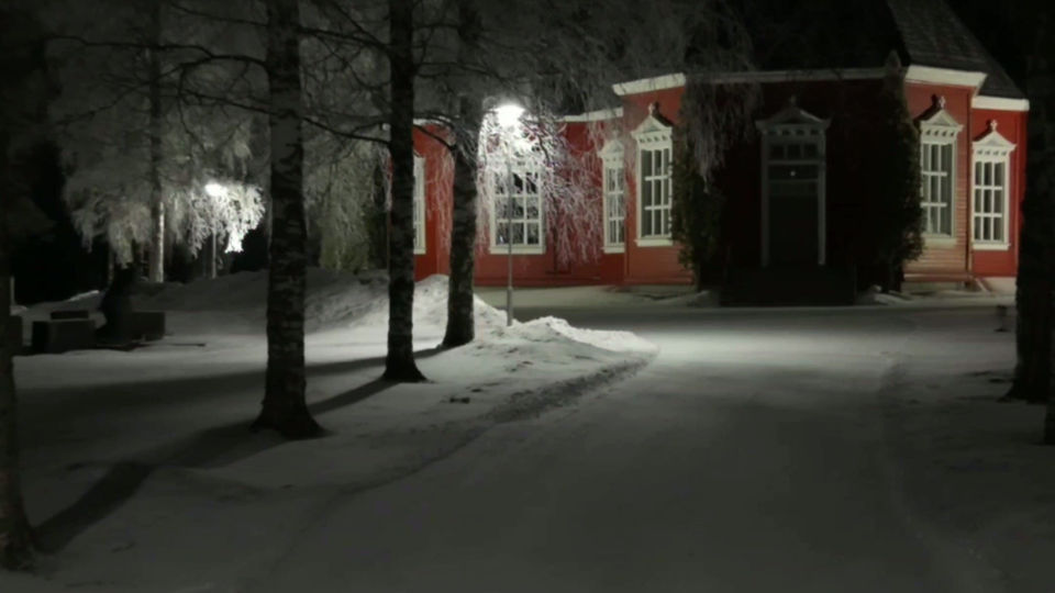 Kuortaneen kirkko – yökuvaus kuun ja katuvalojen valossa